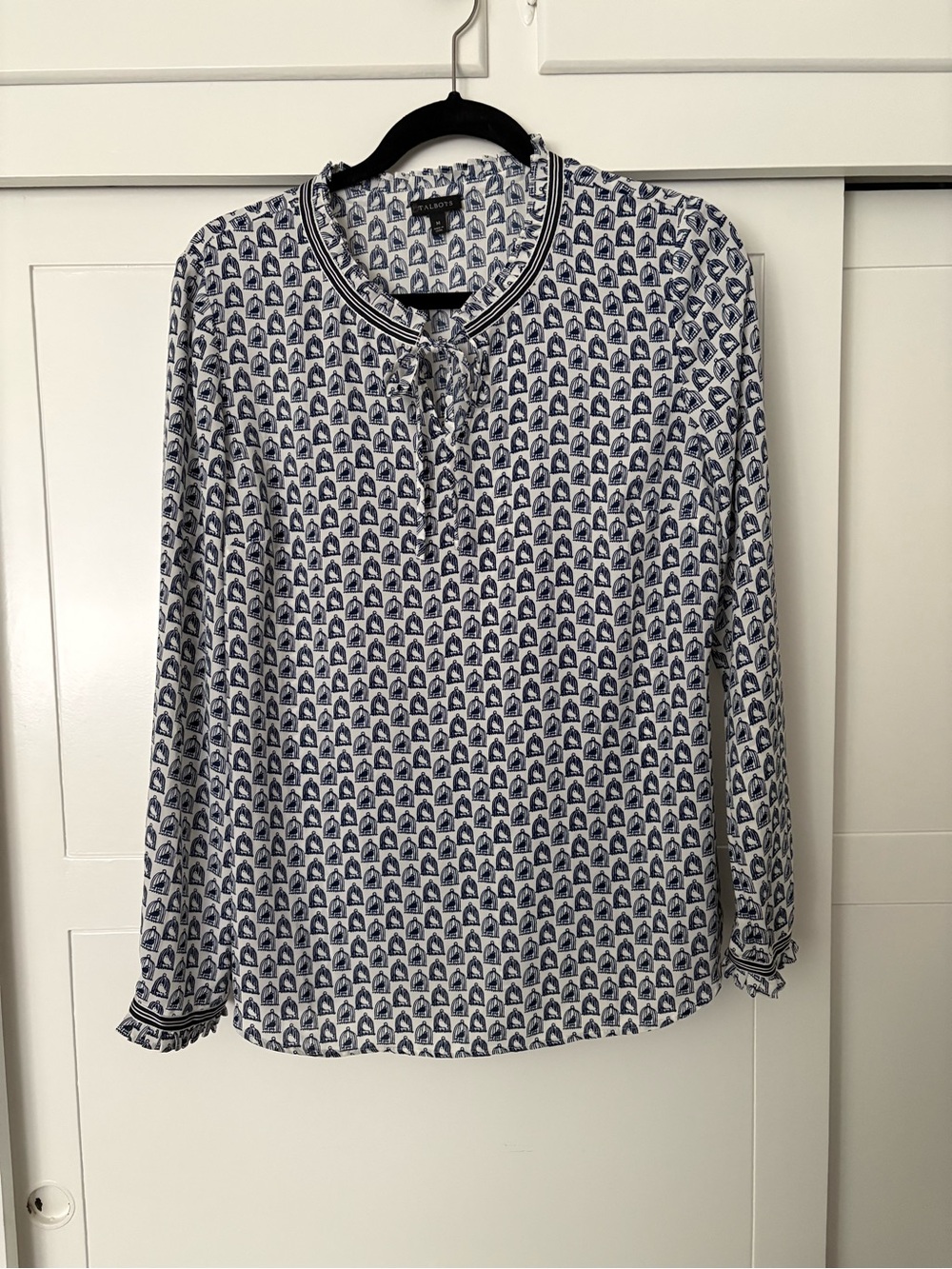 Talbots women’s White and Navy Printed Tie-Neck Blouse Medium